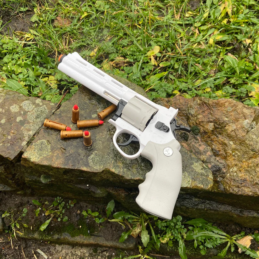 toy handguns that look real